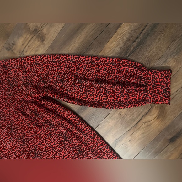 🖤 LOFT Red & Black Leopard Print Blouse – Size M - Picture 2 of 8